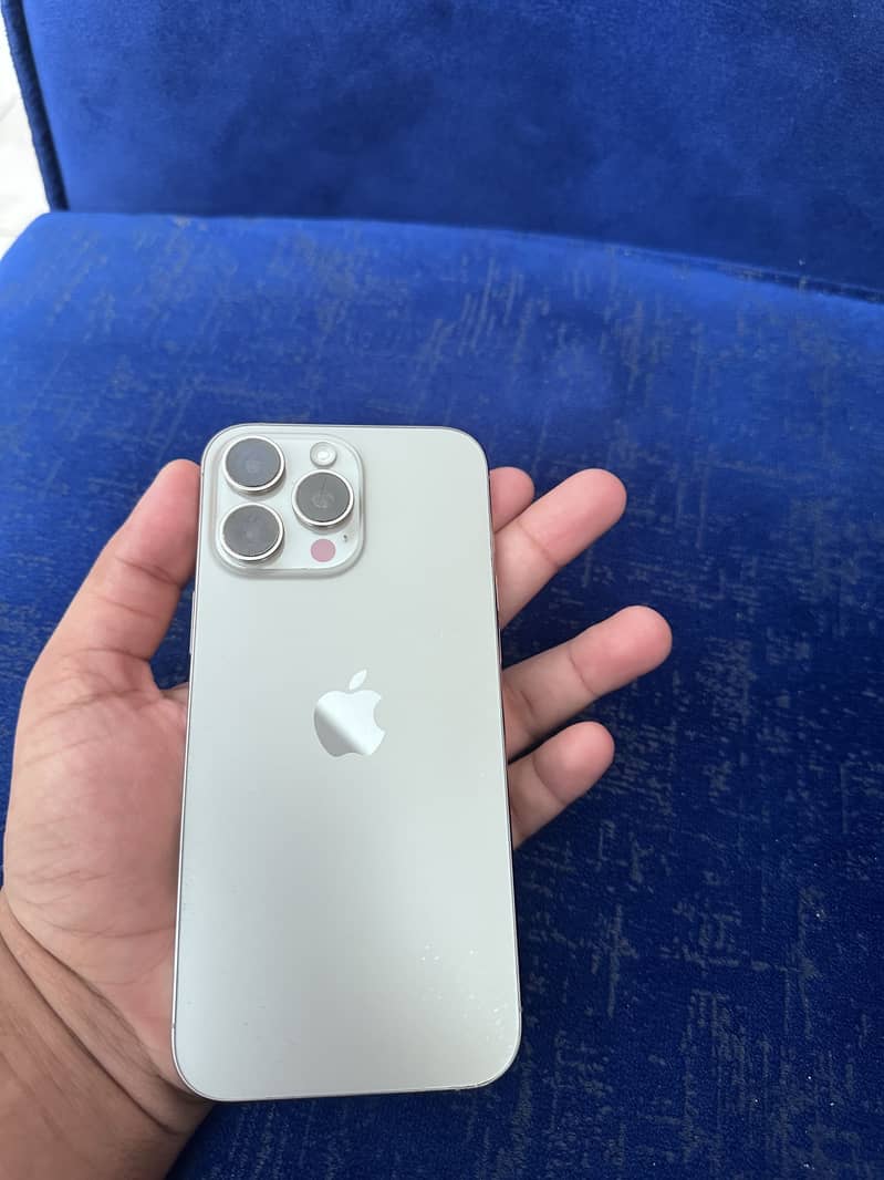 Apple iPhone 16 Pro Max 6