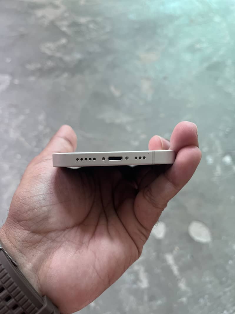 Apple iPhone 14 4