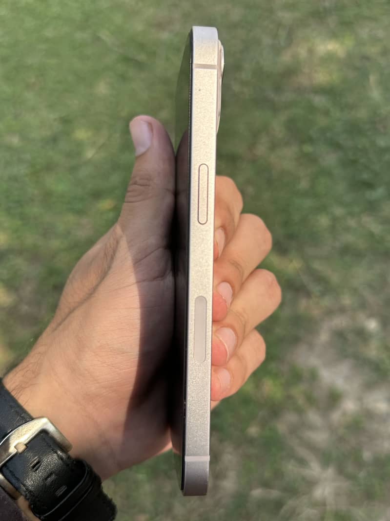 Apple iPhone 13 4