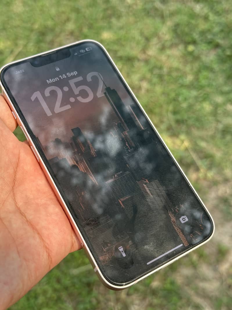 Apple iPhone 13 6