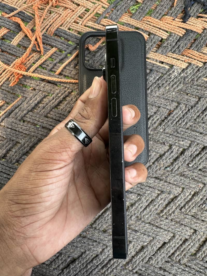 Apple iPhone 14 Pro 2
