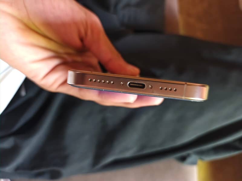 Apple iPhone 16 Pro Max 1