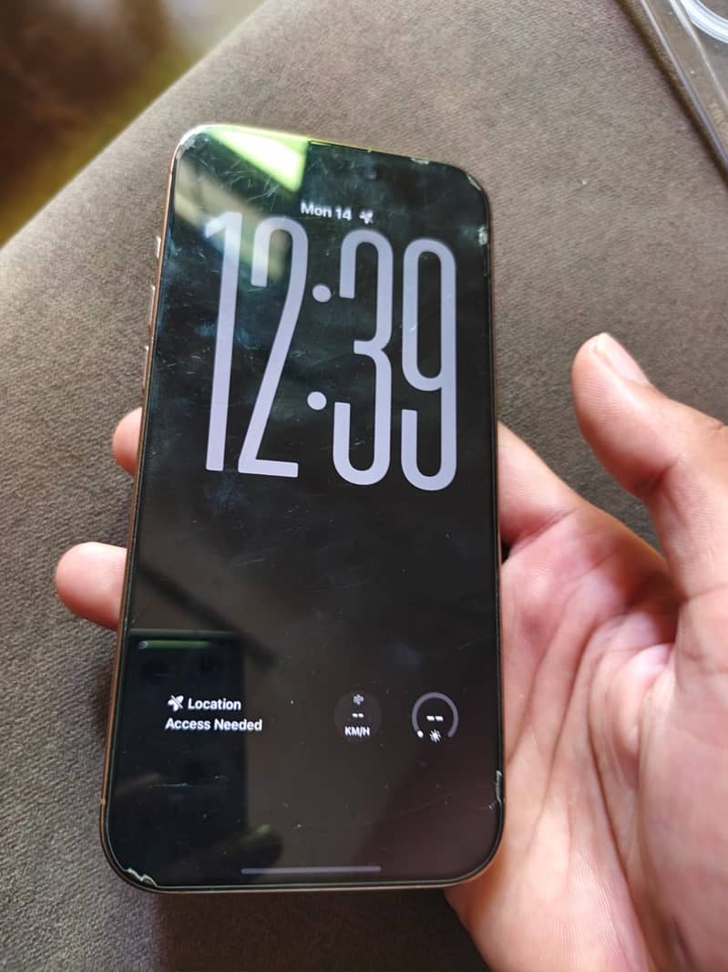 Apple iPhone 16 Pro Max 4