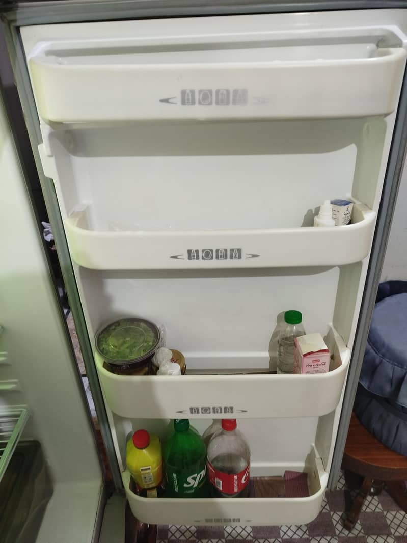 Dawlance Medium Size Refrgerator 9
