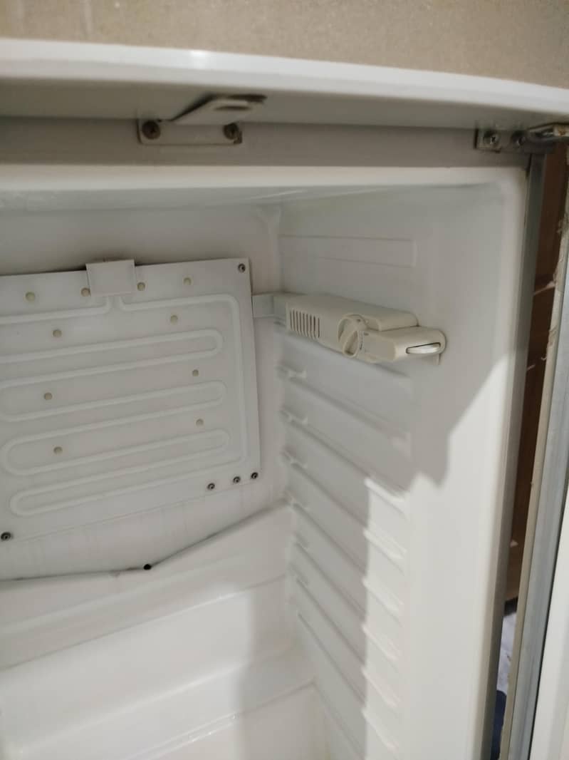 Dawlance Medium Size Refrgerator 13