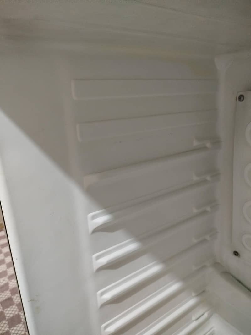Dawlance Medium Size Refrgerator 16