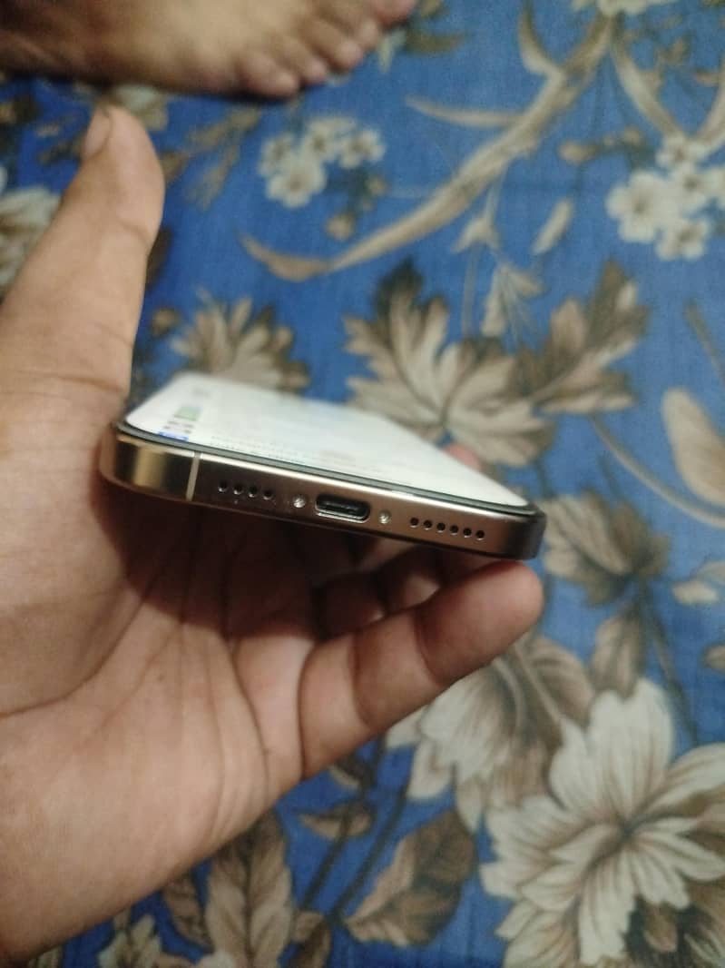 Apple iPhone 16 Pro Max 5