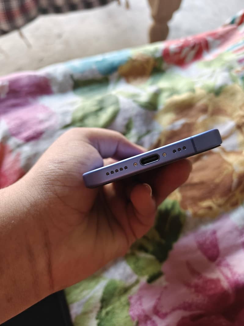 Apple iPhone 16 5