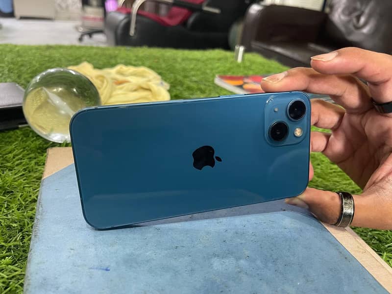 Apple iPhone 13 1