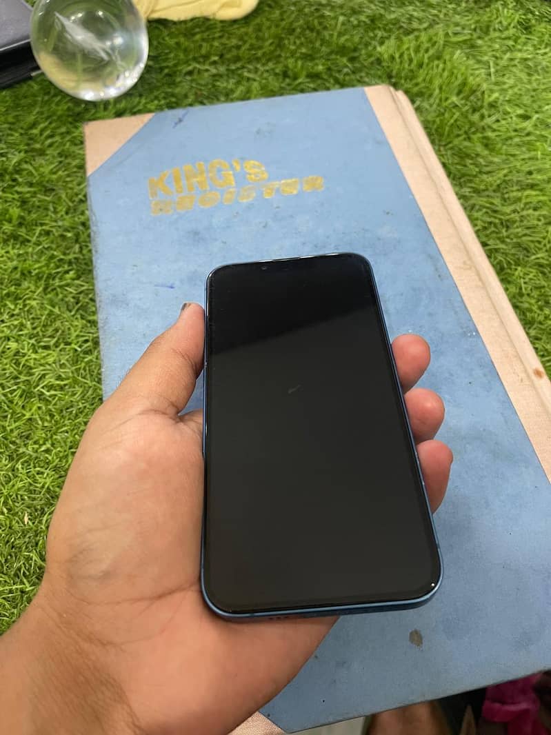 Apple iPhone 13 5