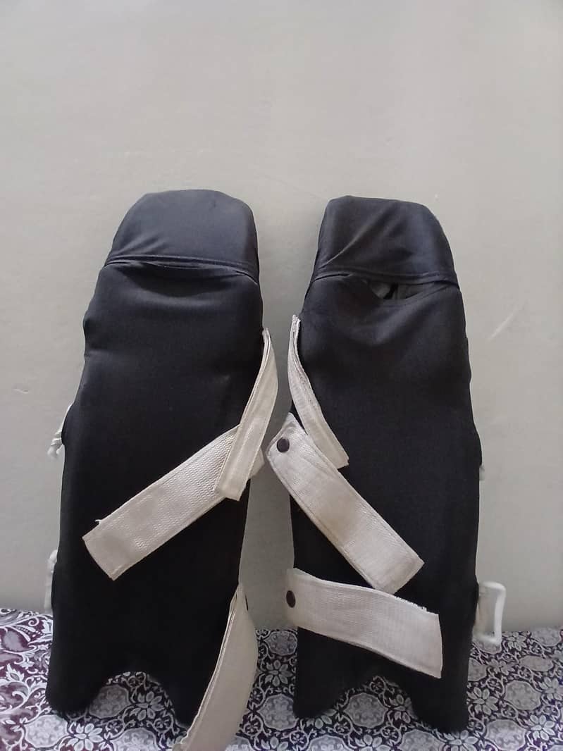 cricket pads 0