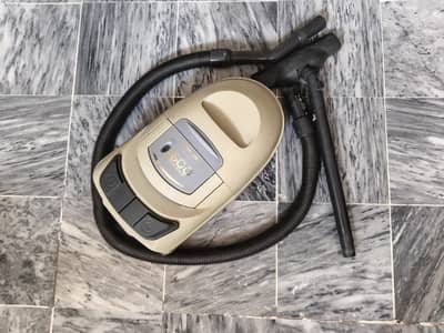 vacuum cleaner Hitachi CV-3160 1600watt bagless