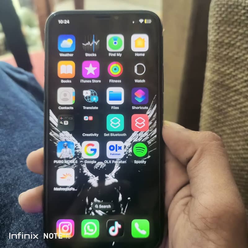 Apple iPhone X 4