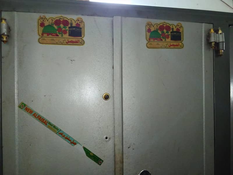 almari or aik peta (peti ) 3