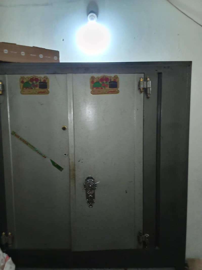 almari or aik peta (peti ) 5