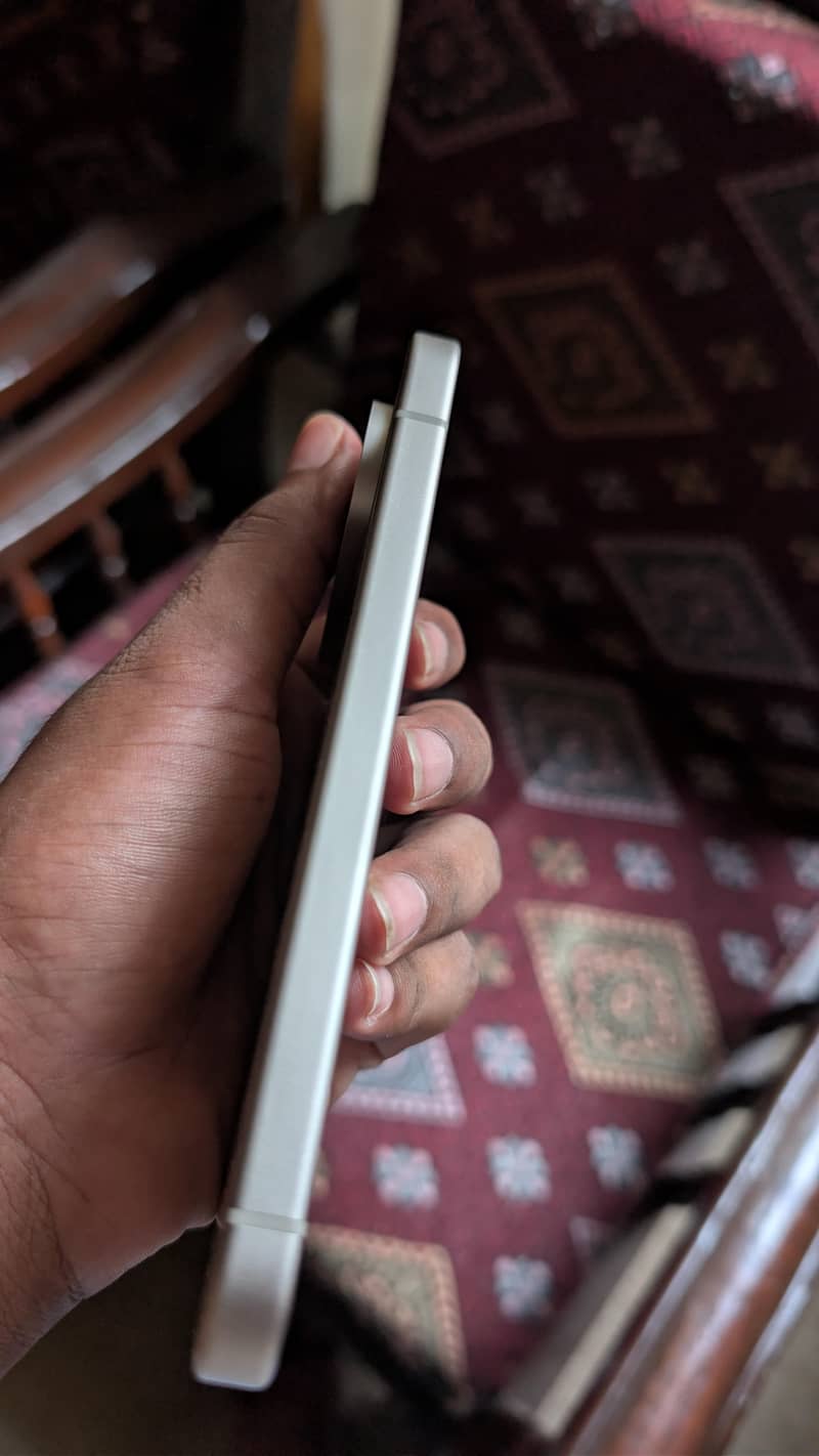 Google Pixel 9 5