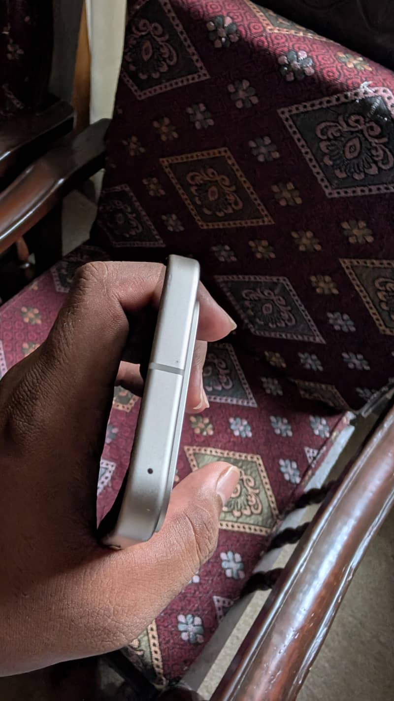 Google Pixel 9 6