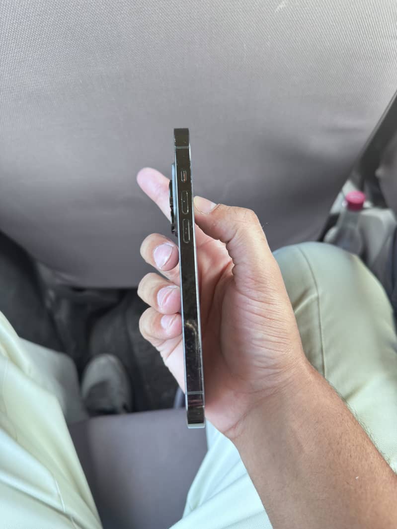 Apple iPhone 14 Pro 2