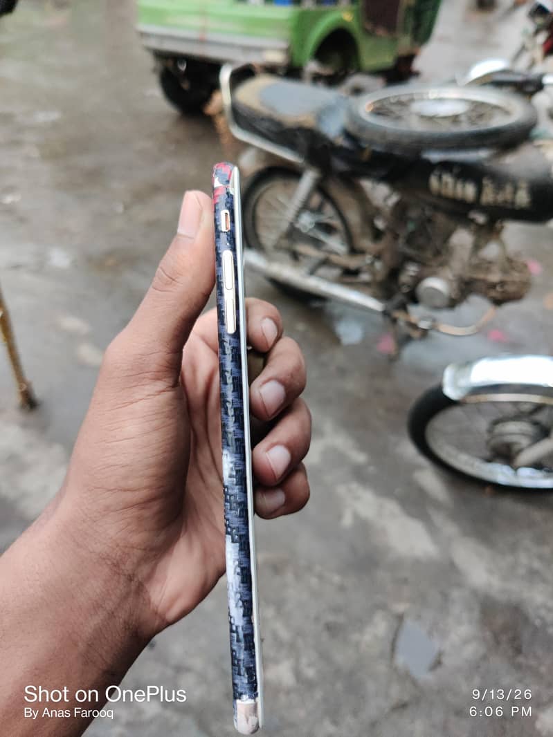Apple iPhone 7 Plus 2