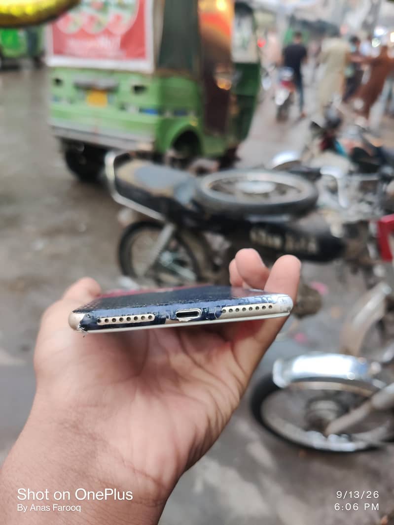 Apple iPhone 7 Plus 5
