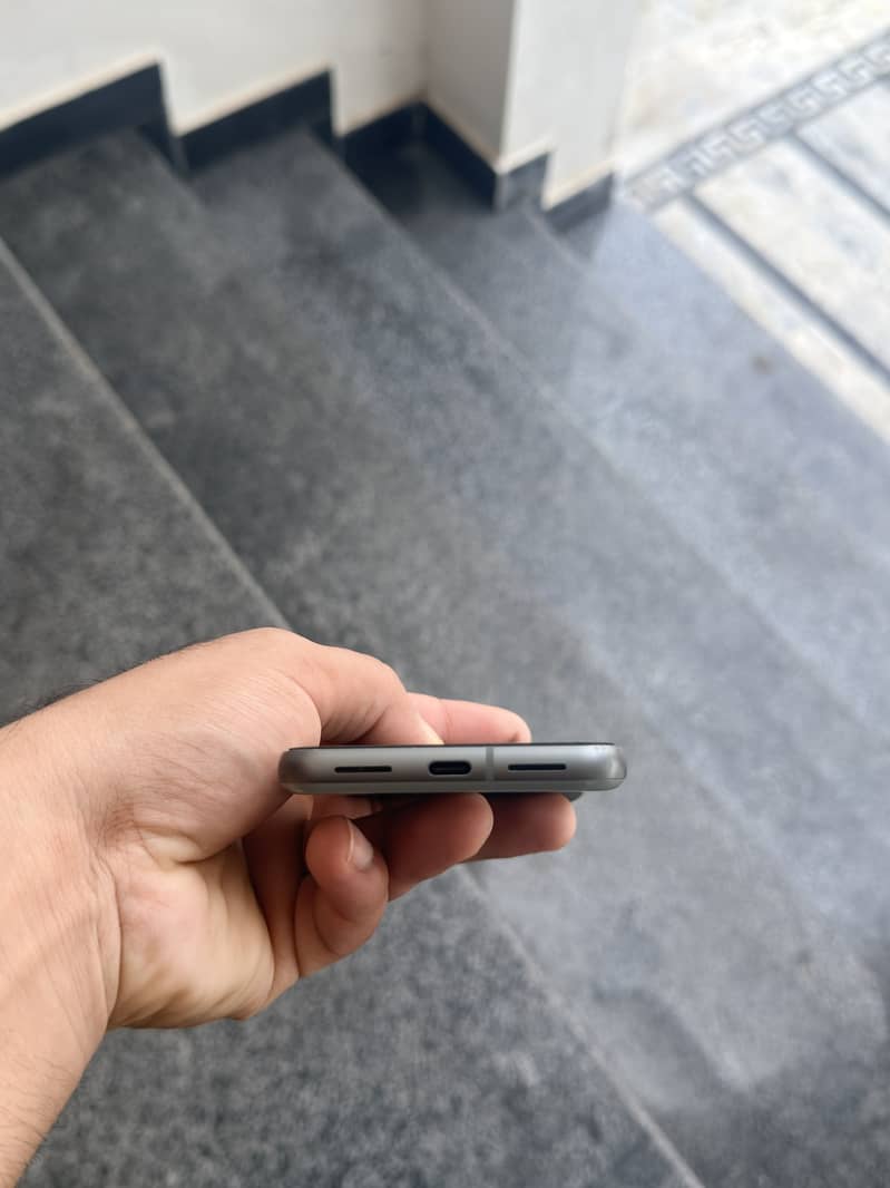 Google Pixel 8 4