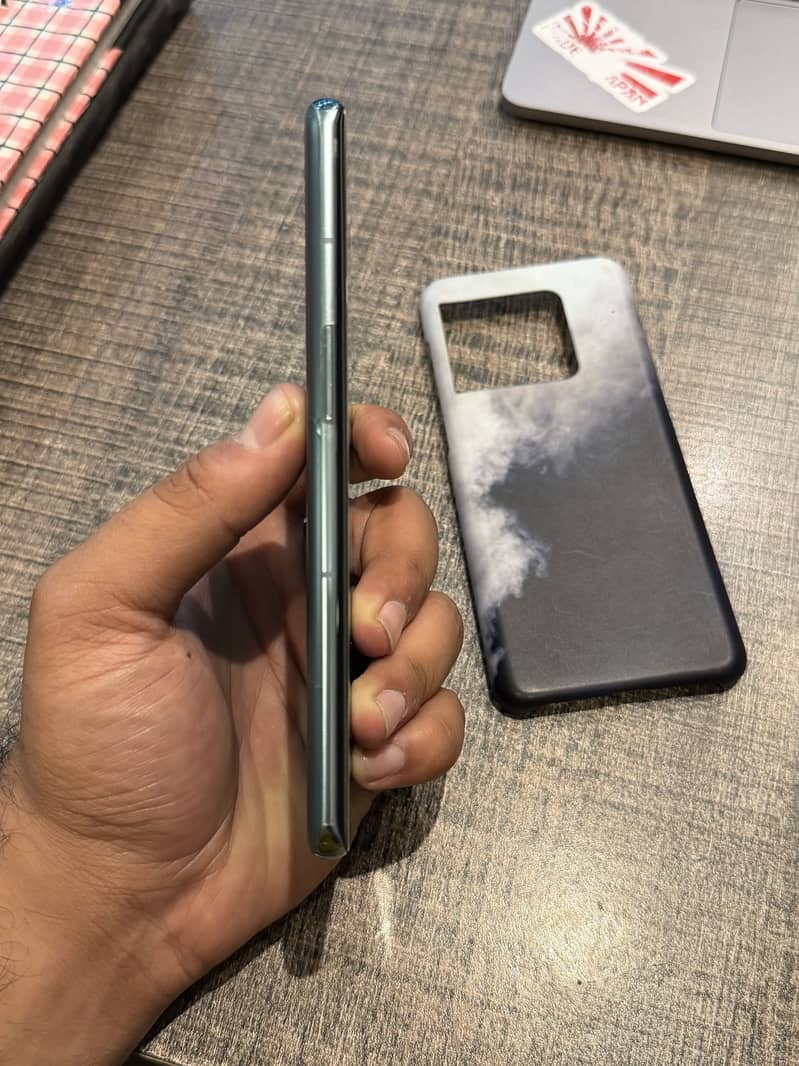 One Plus 10 Pro 4