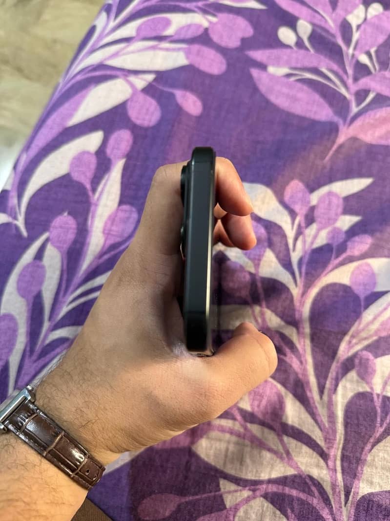Apple iPhone 16 Pro Max 3