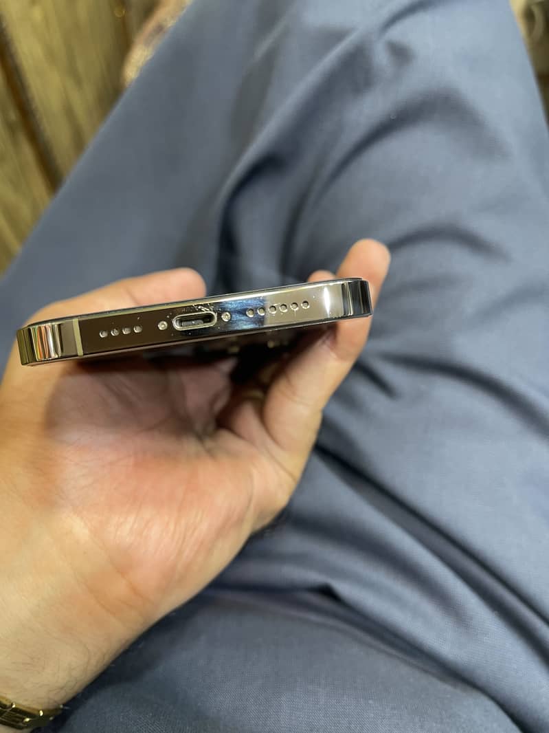 Apple iPhone 14 Pro Max 4