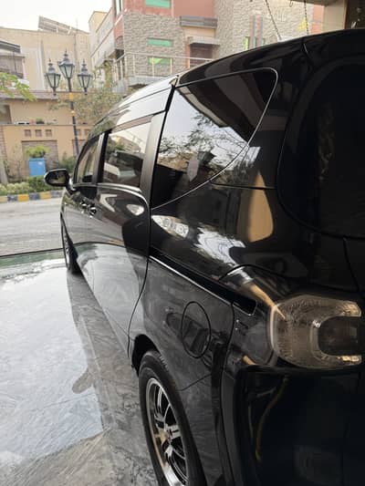 Toyota Sienta 2016