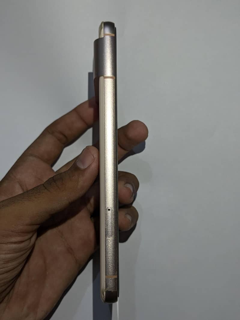 Google Pixel 8 4