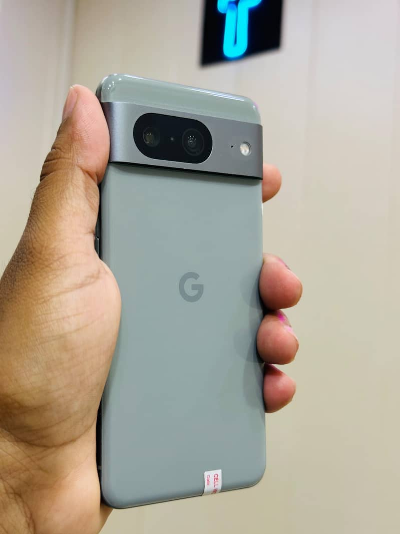 Google Pixel 8 4