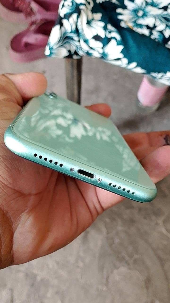 Apple iPhone 11 3
