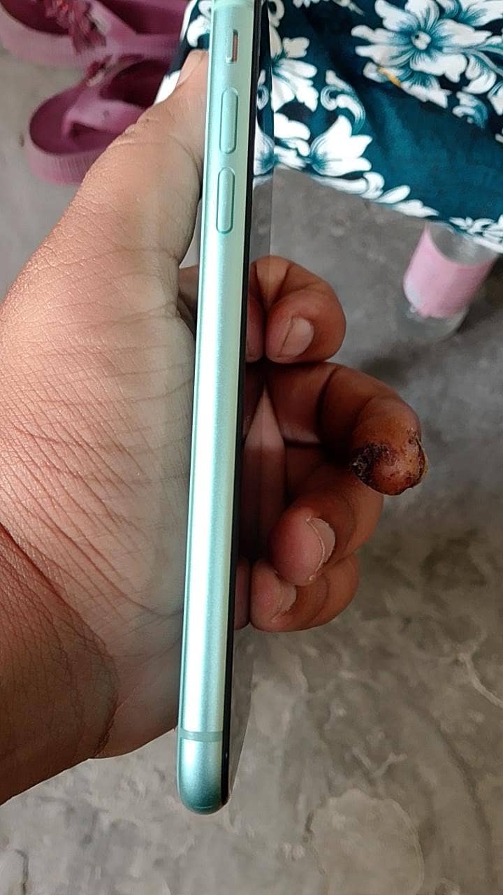 Apple iPhone 11 4