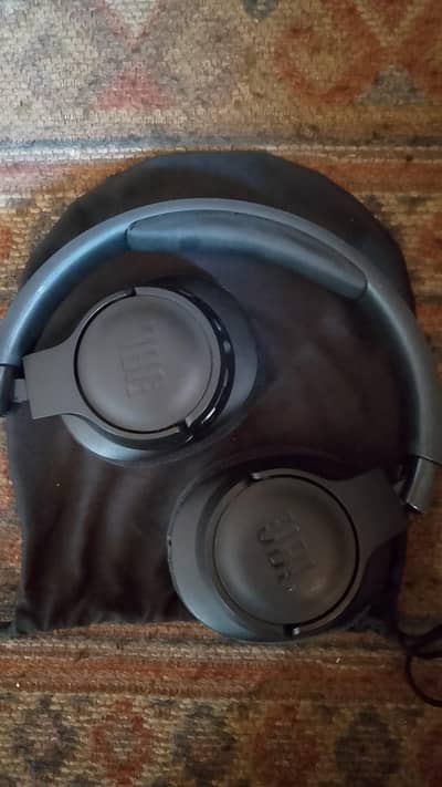 jbl 750 by wireless headphones like bose,Sony,jbl
