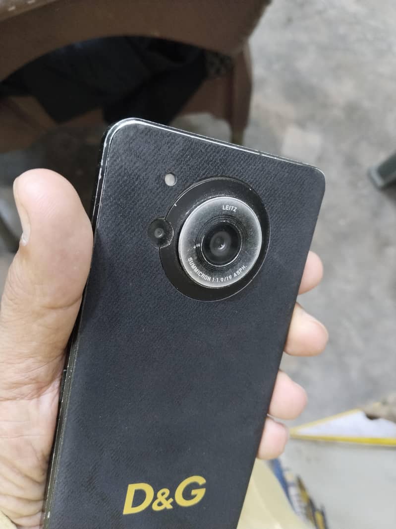 Sharp Aquos R7 0