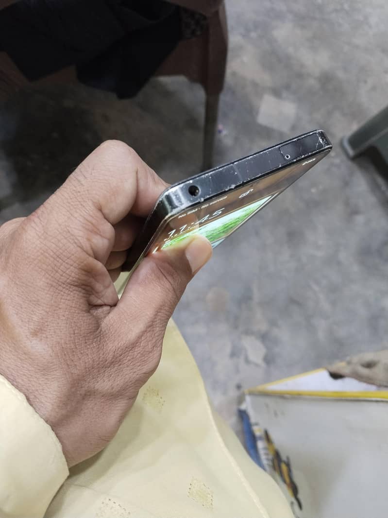 Sharp Aquos R7 1