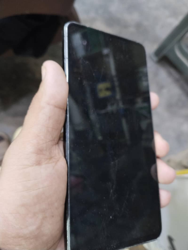 Sharp Aquos R7 8