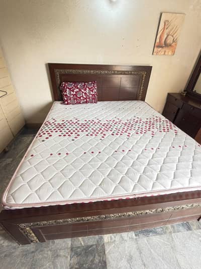 king size bed with mattress