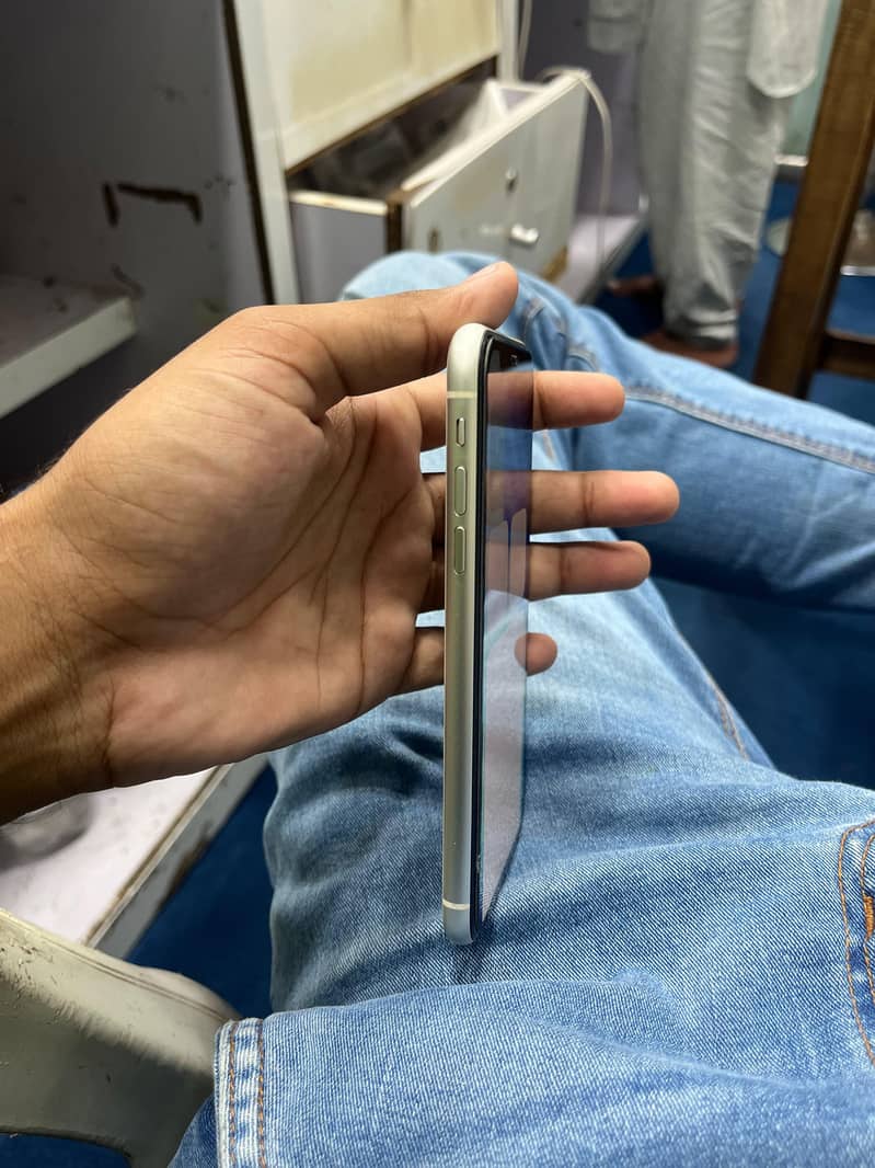 Apple iPhone 11 2
