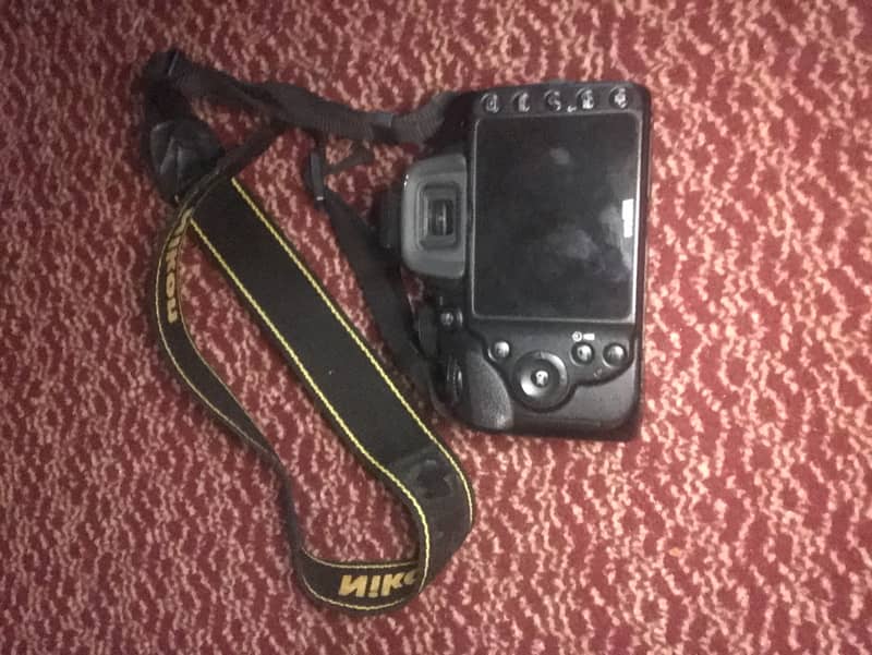 Nikon 4
