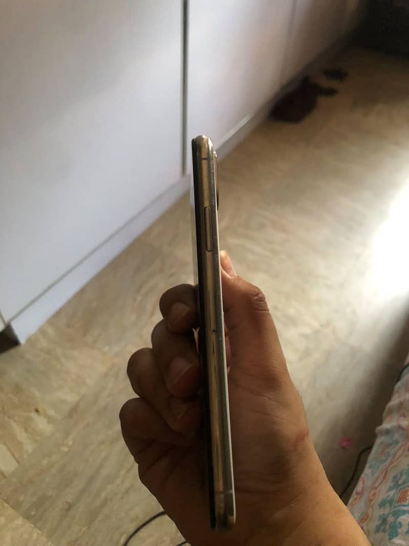 Apple iPhone X 3
