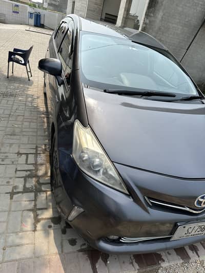 Toyota Prius Alpha 2012