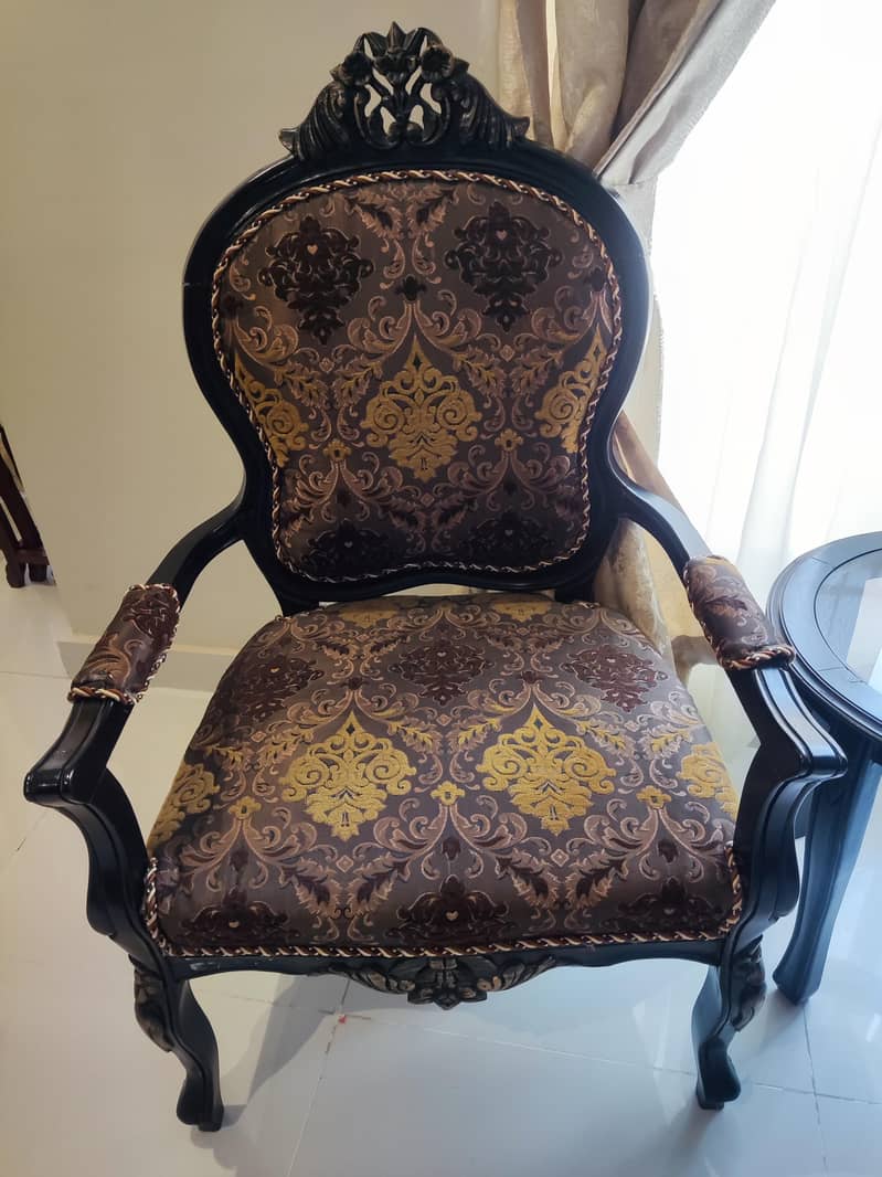 Chairs with Coffee Table 0