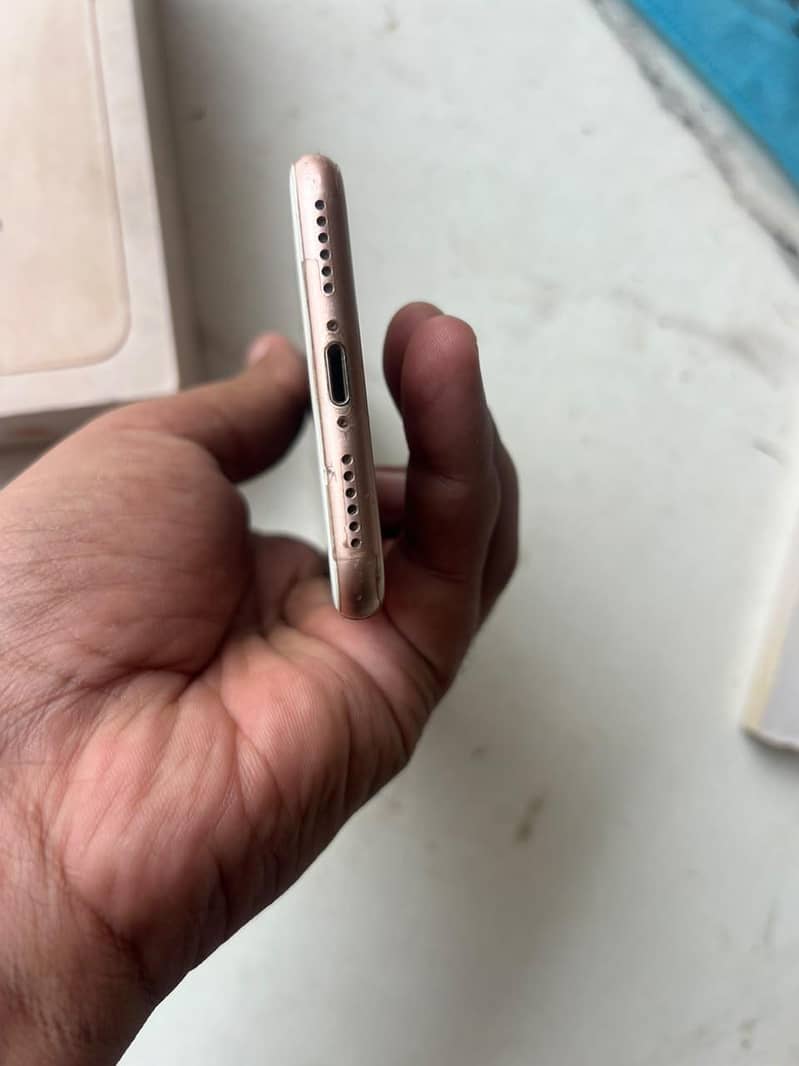 Apple iPhone 8 3