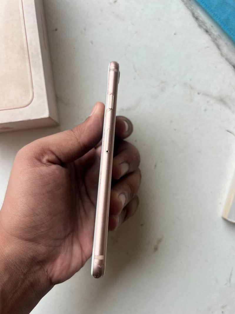 Apple iPhone 8 4