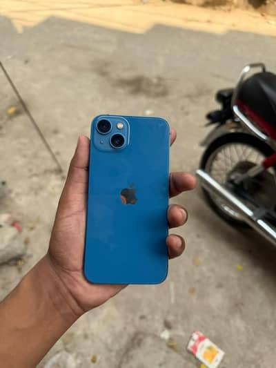 Apple iPhone 13