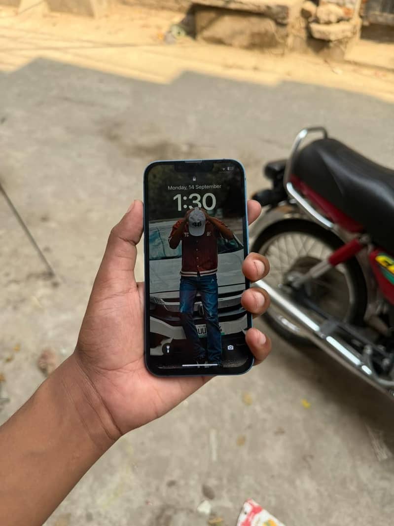 Apple iPhone 13 1