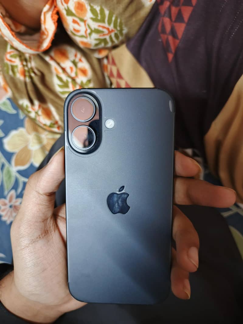 Apple iPhone 16 0