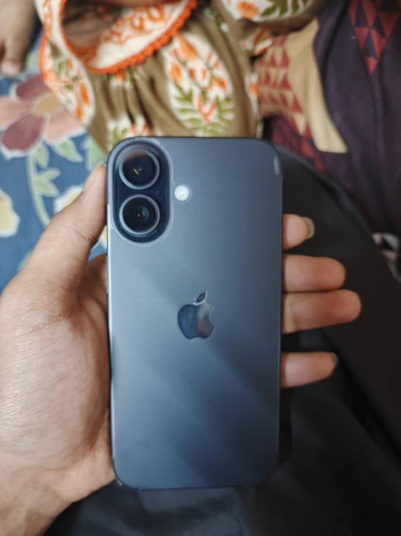 Apple iPhone 16 1