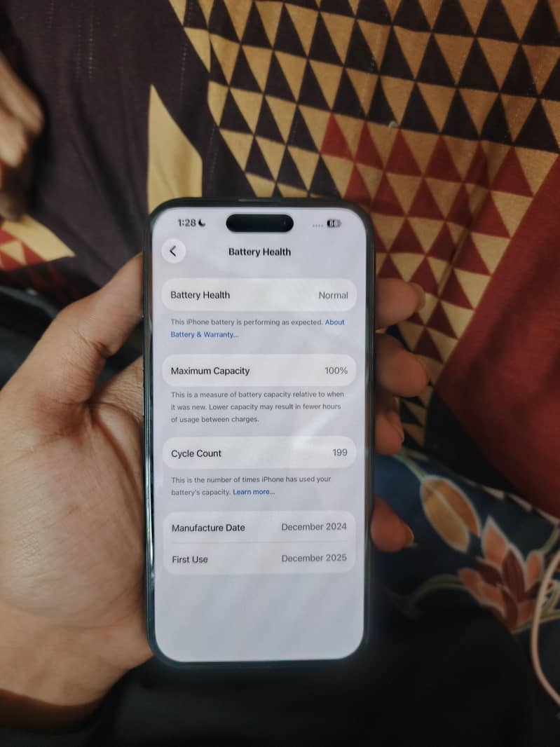 Apple iPhone 16 4